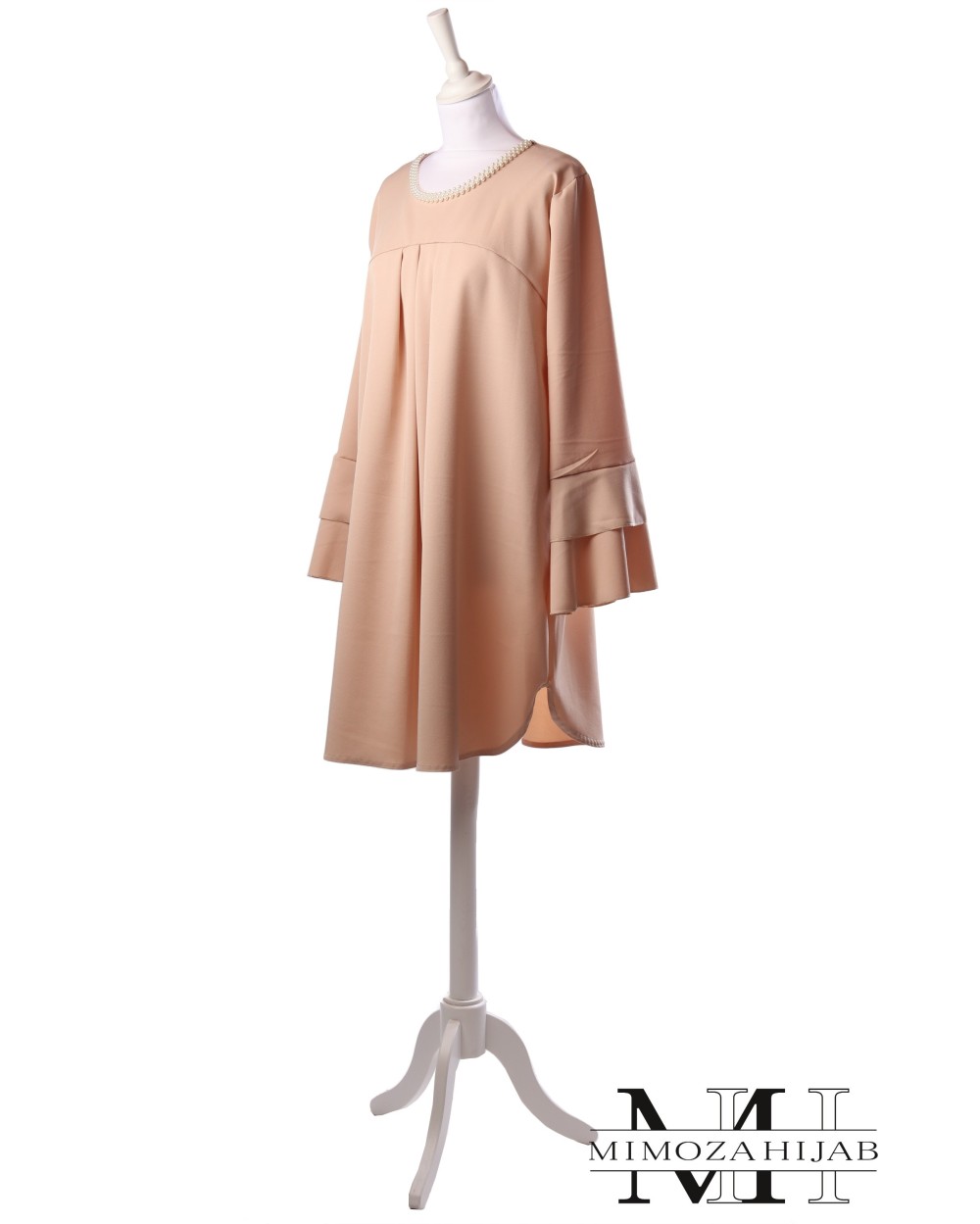 Chic tunic flying and beaded necklace