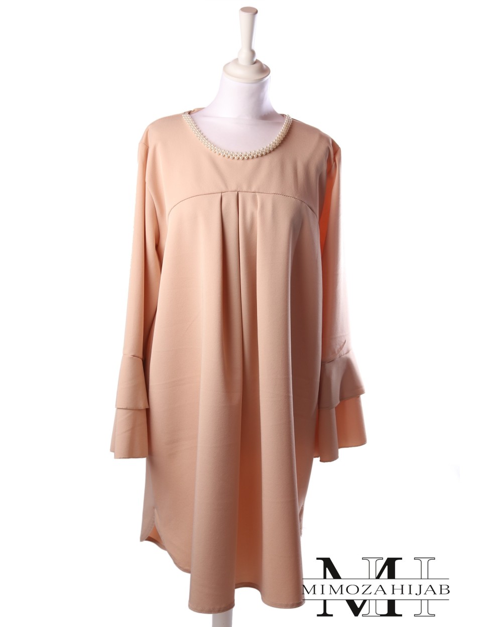 Chic tunic flying and beaded necklace