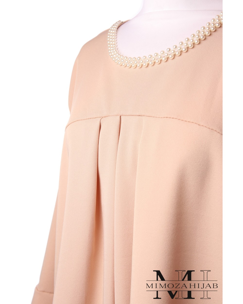 Chic tunic flying and beaded necklace