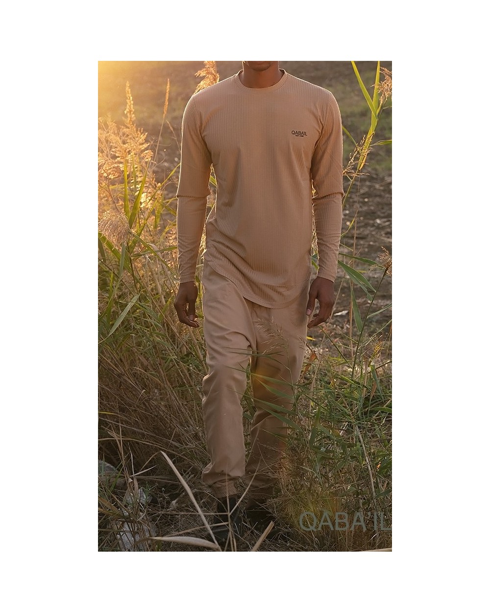 Level Qabail light sweater