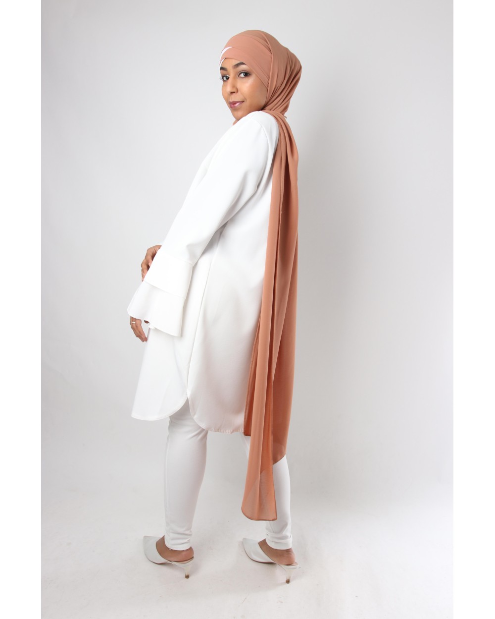 Chic tunic flying and beaded necklace