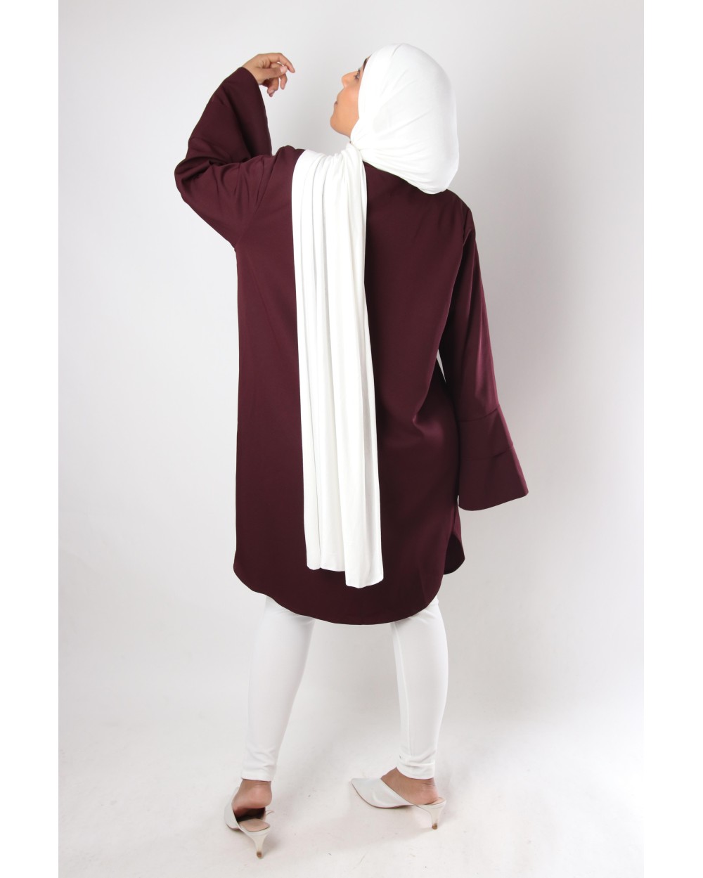 Chic tunic flying and beaded necklace