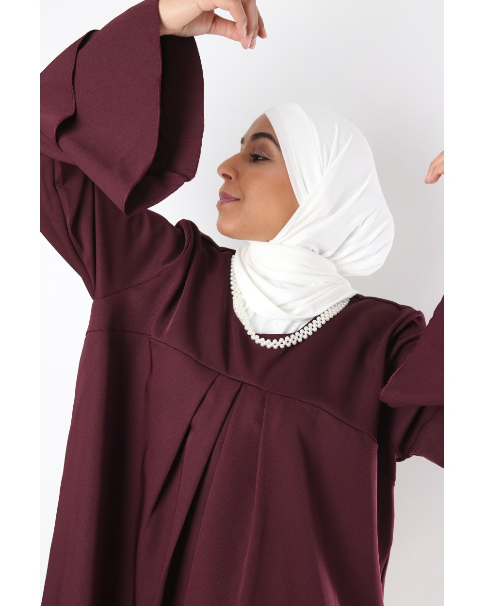 Tunique Chic volant et collier perles