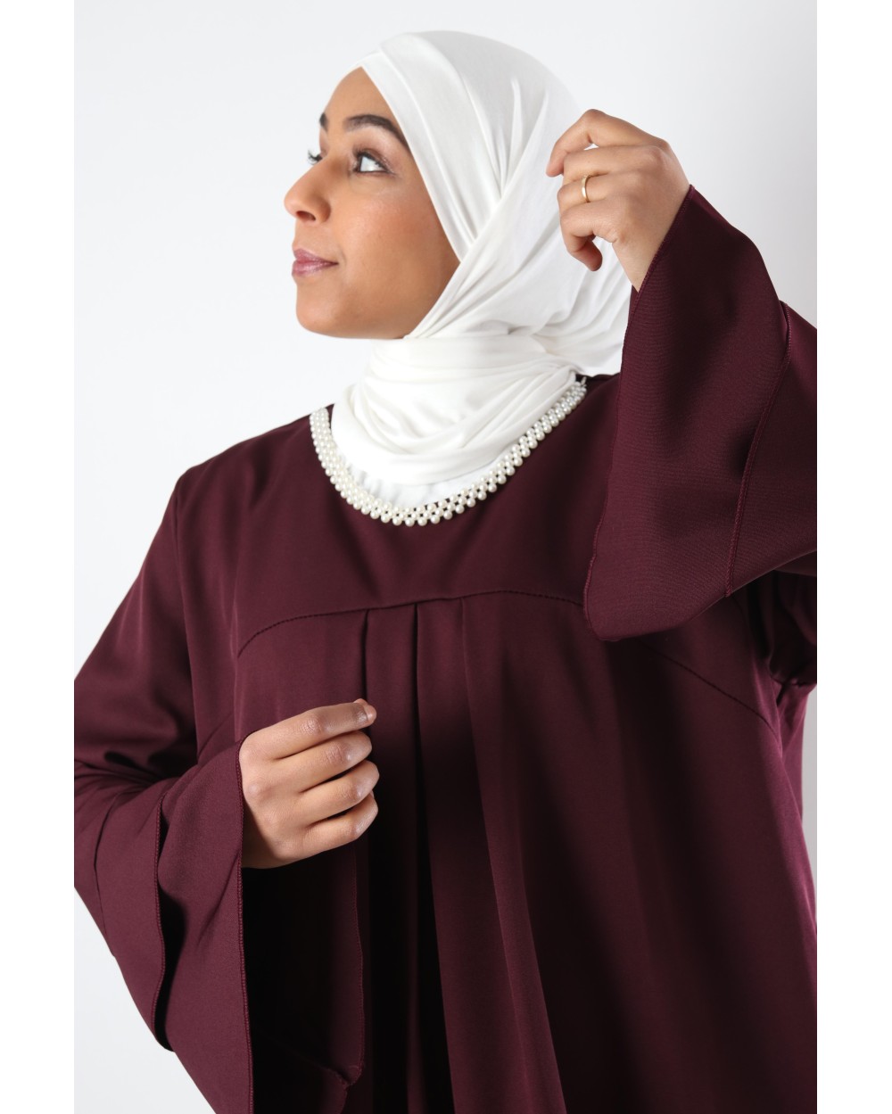 Tunique Chic volant et collier perles