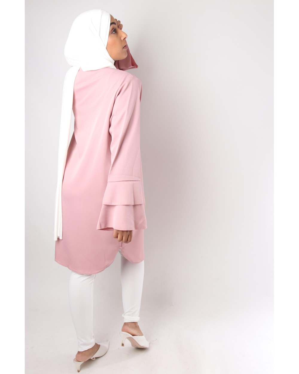 Tunique Chic volant et collier perles