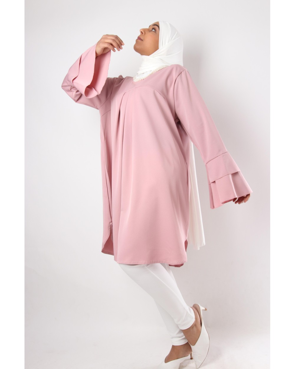 Chic tunic flying and beaded necklace