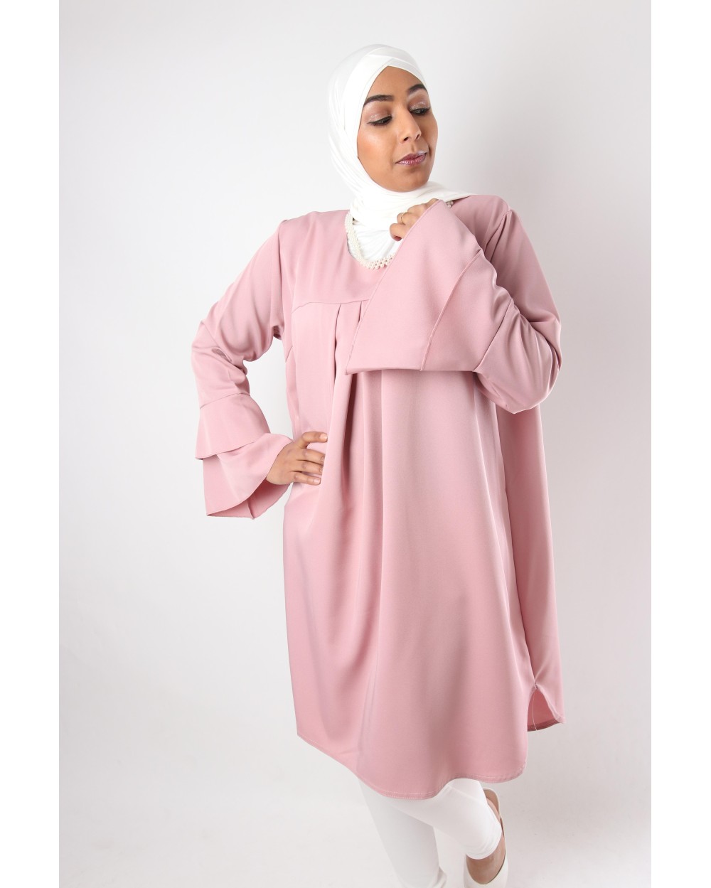 Chic tunic flying and beaded necklace