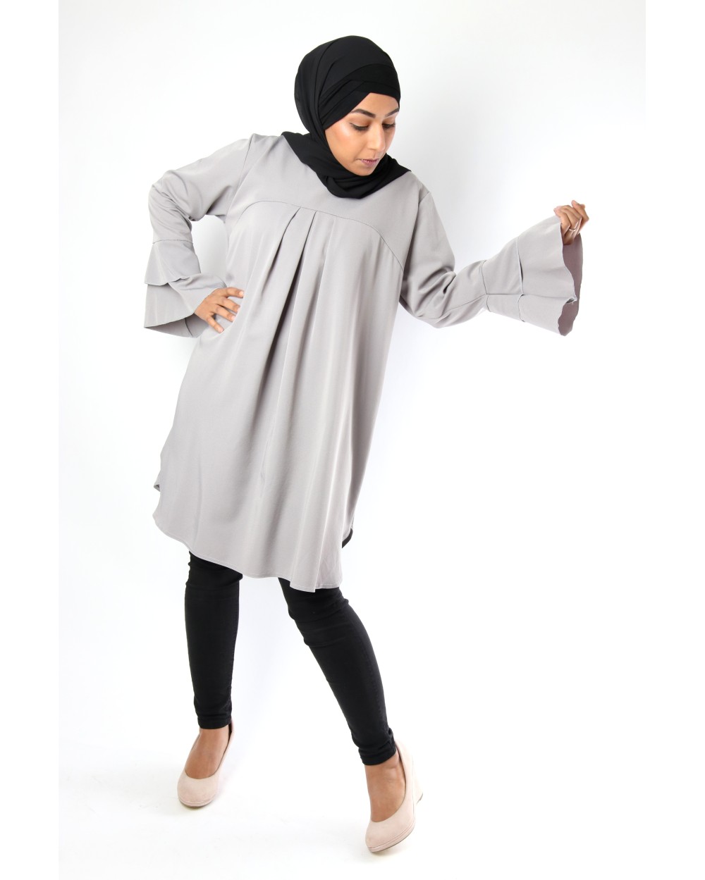 Chic tunic flying and beaded necklace