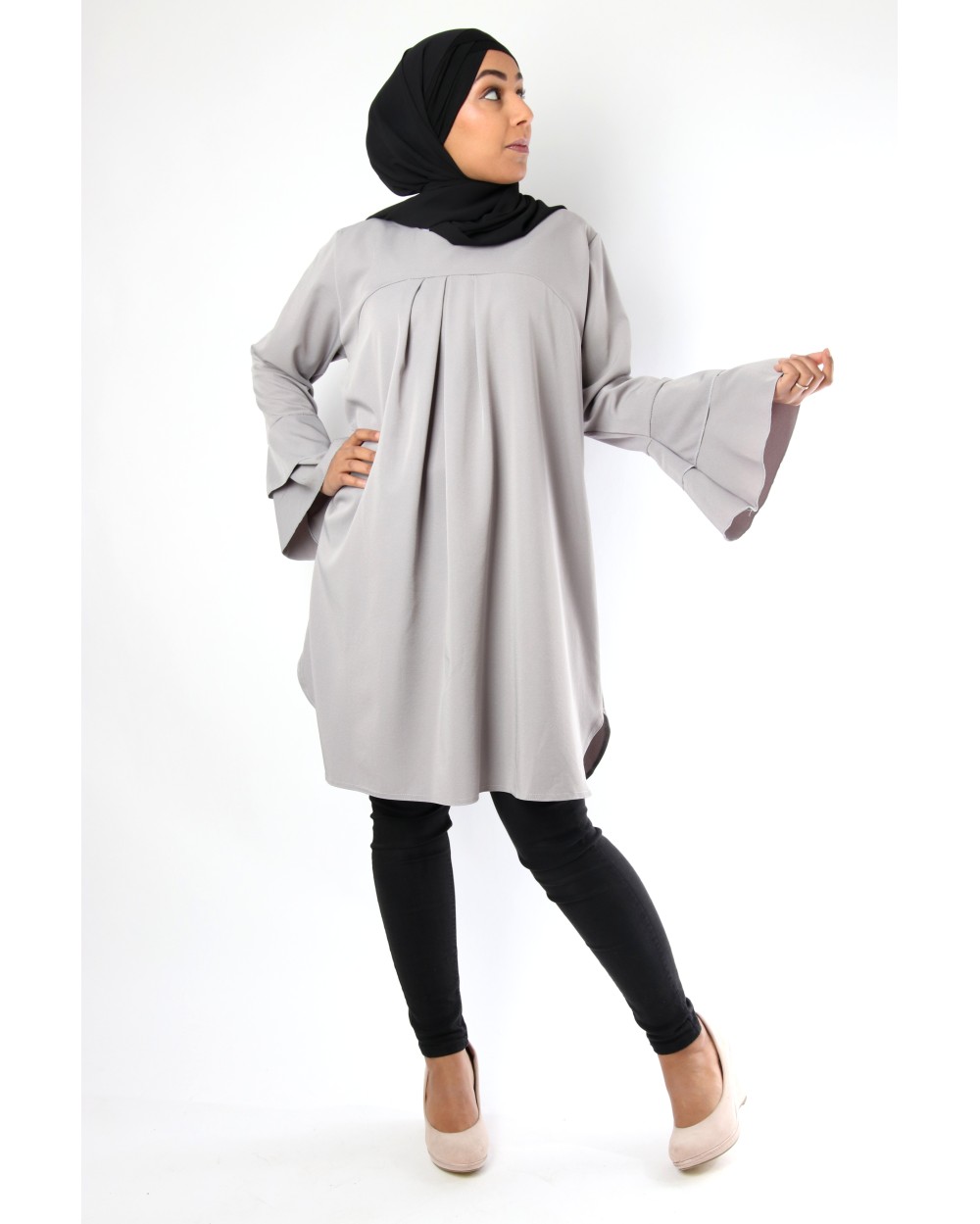 Chic tunic flying and beaded necklace