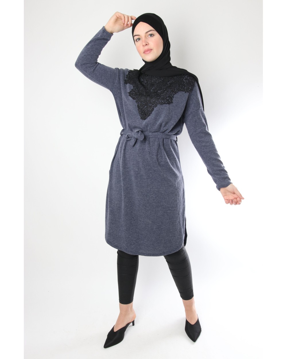 Long sweater with Hannah lace bib