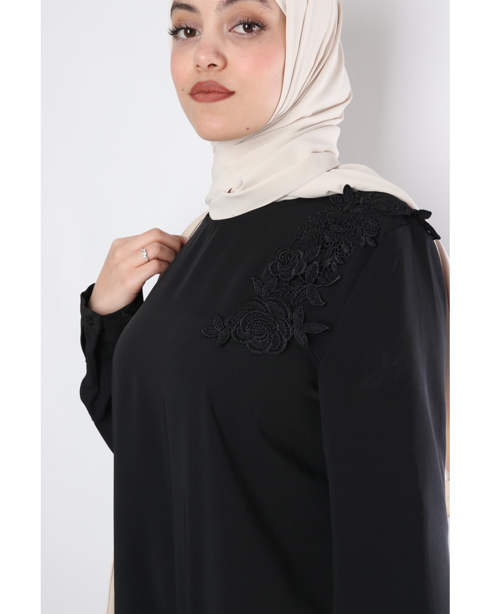 Tunique mi-longue Azirah poches et dentelle