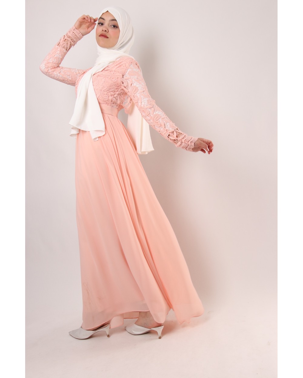 Dentella evening dress with lace sleeves