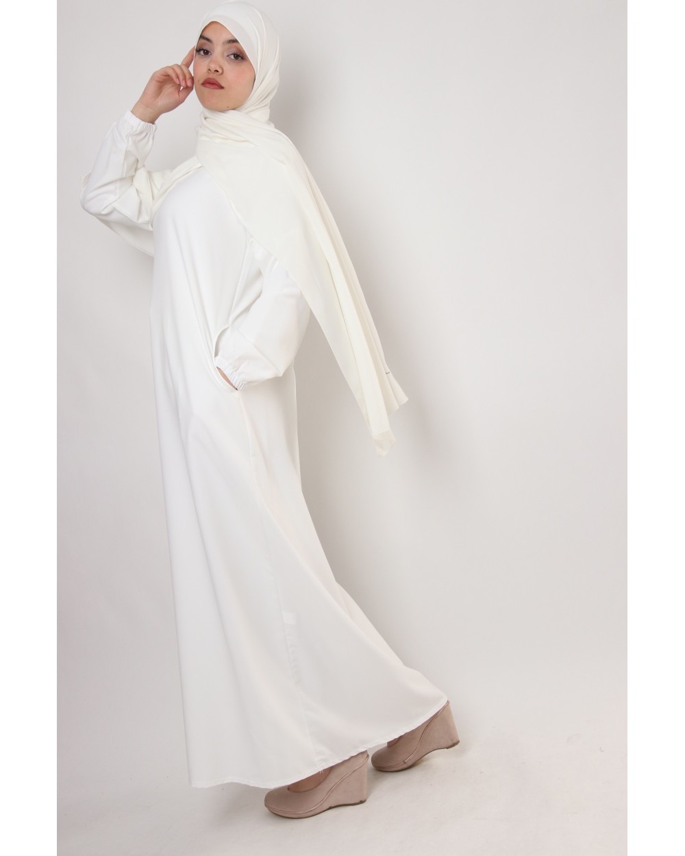 amira abayas