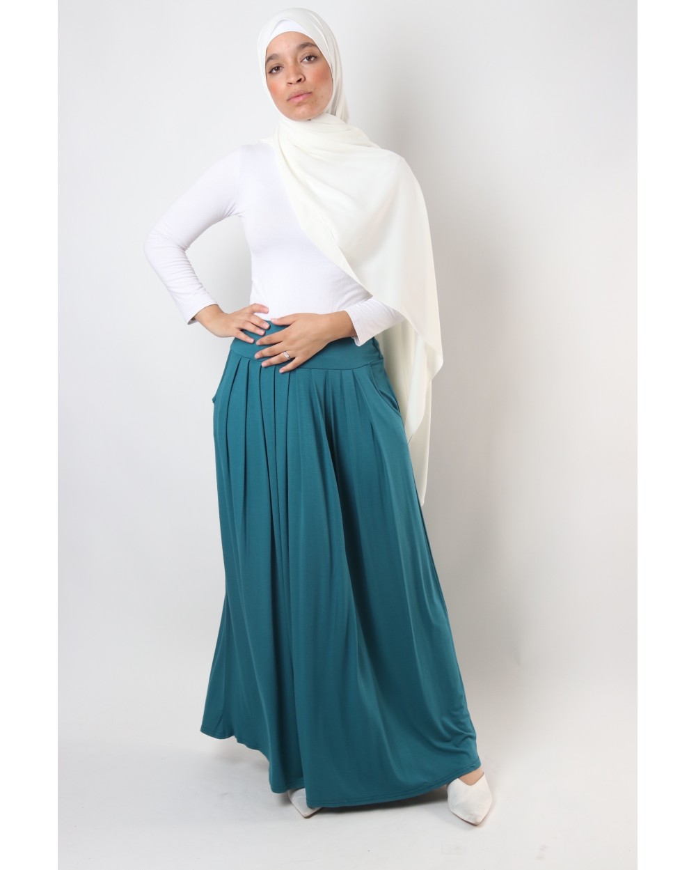 Long skirt with pockets