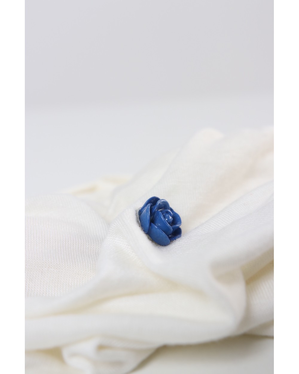 Magnetized flower brooch