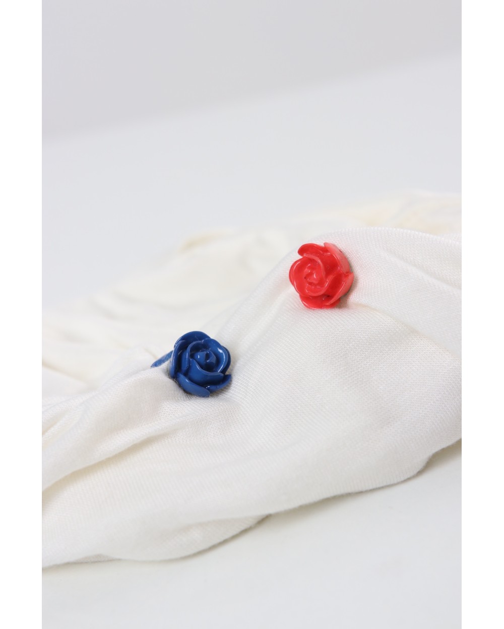 Magnetized flower brooch