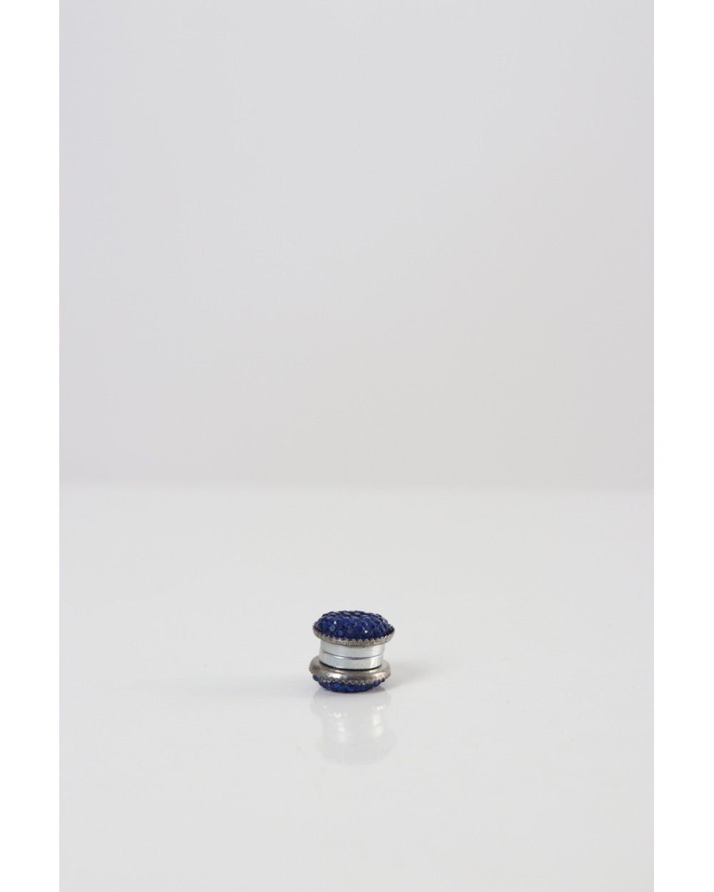 Strass small magnetic pin