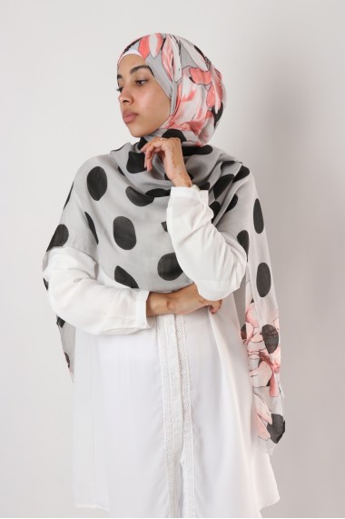 Hijab à pois et à fleurs