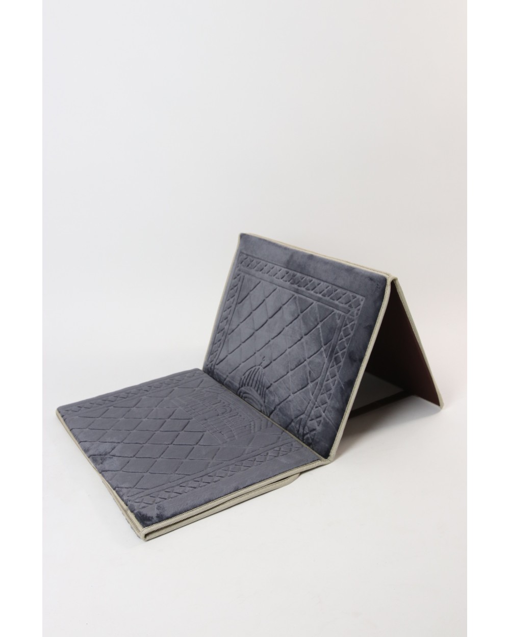 Foldable prayer mat with backrest