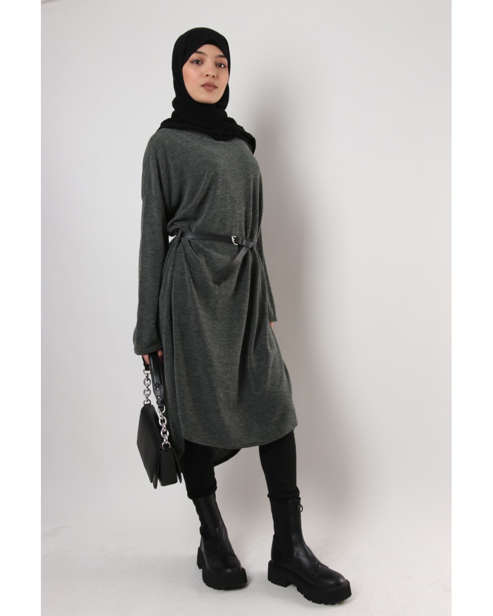 Long V-neck sweater with belt