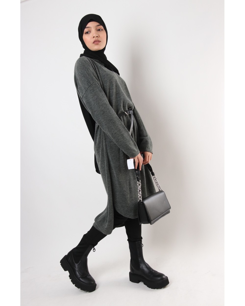 Long V-neck sweater with belt