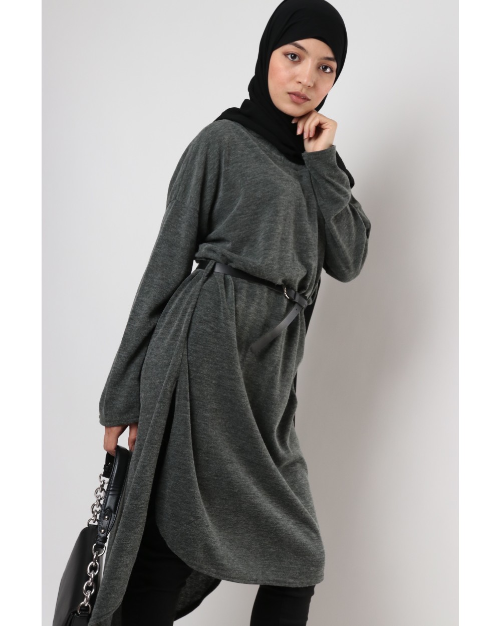 Long V-neck sweater with belt