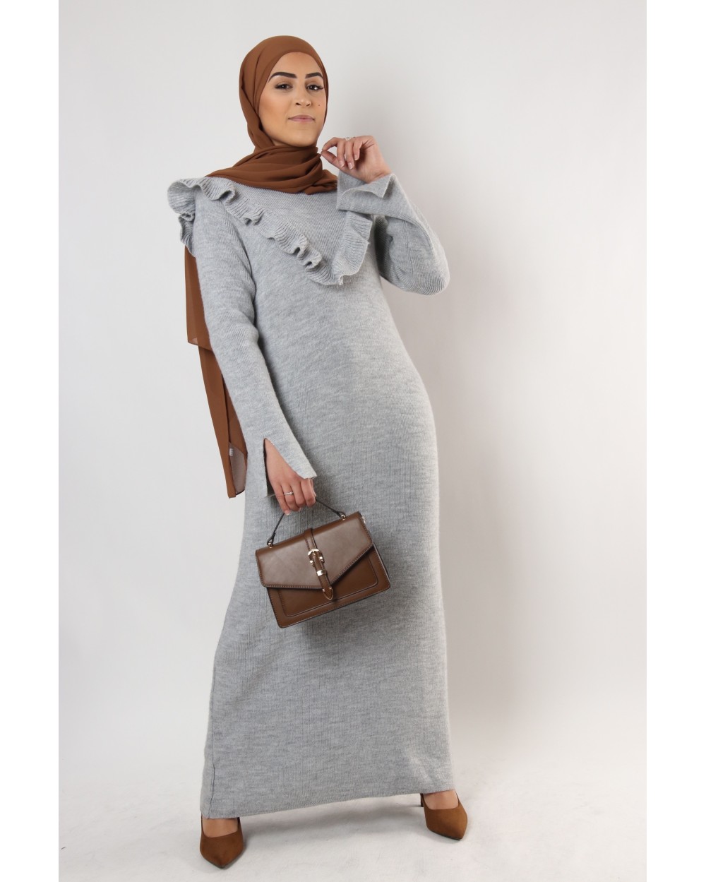 Sweater dress with small ruffles in V-neck on the bust