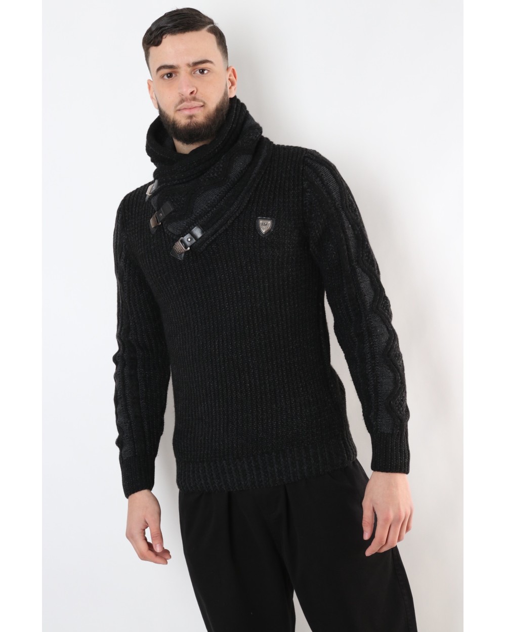 Pull en laine avec col montant ajustable