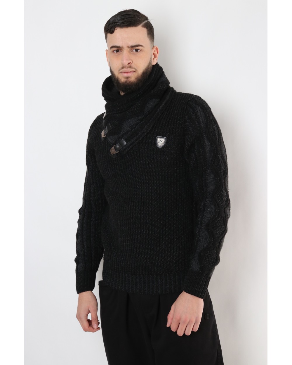 Pull en laine avec col montant ajustable