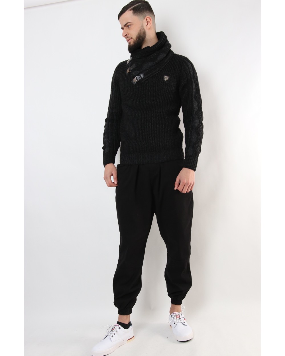 Pull en laine avec col montant ajustable