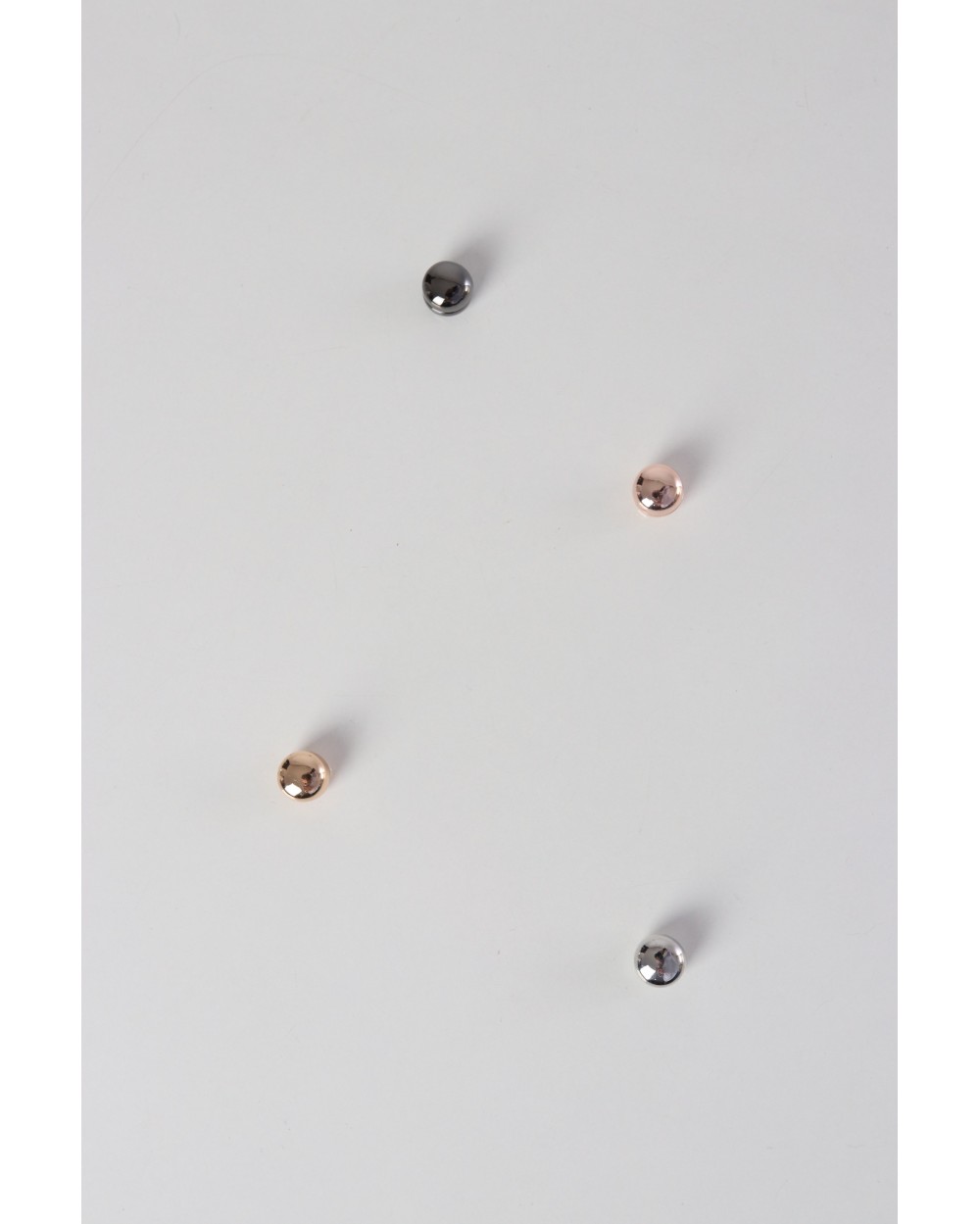 Set of magnets for hijab