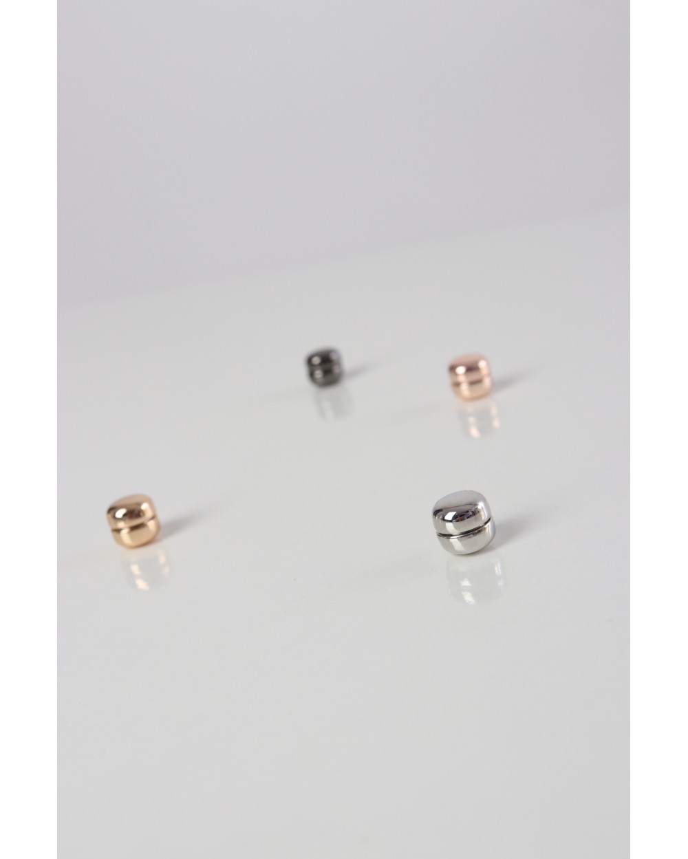 Set of magnets for hijab