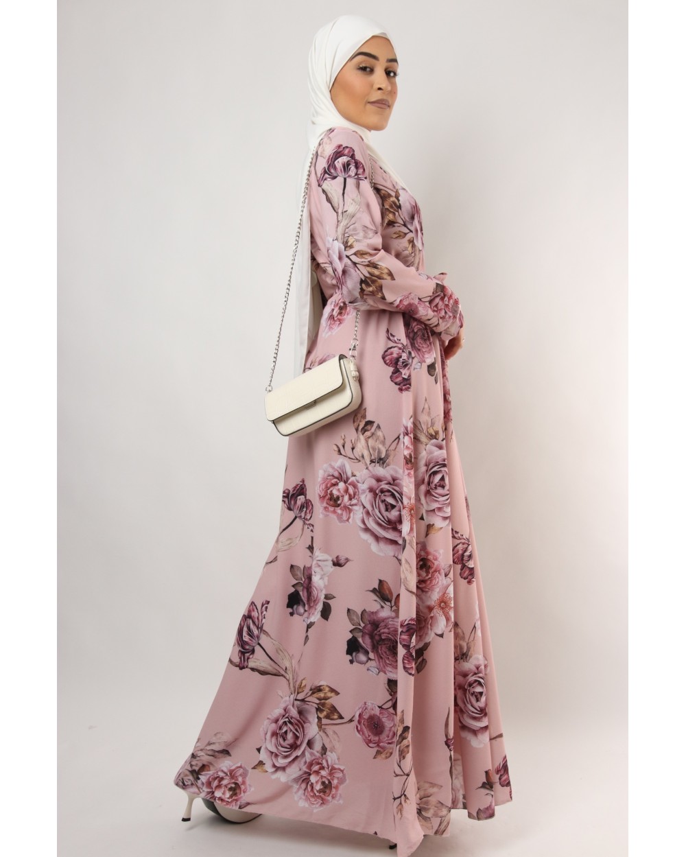 Robe cache coeur fleurie