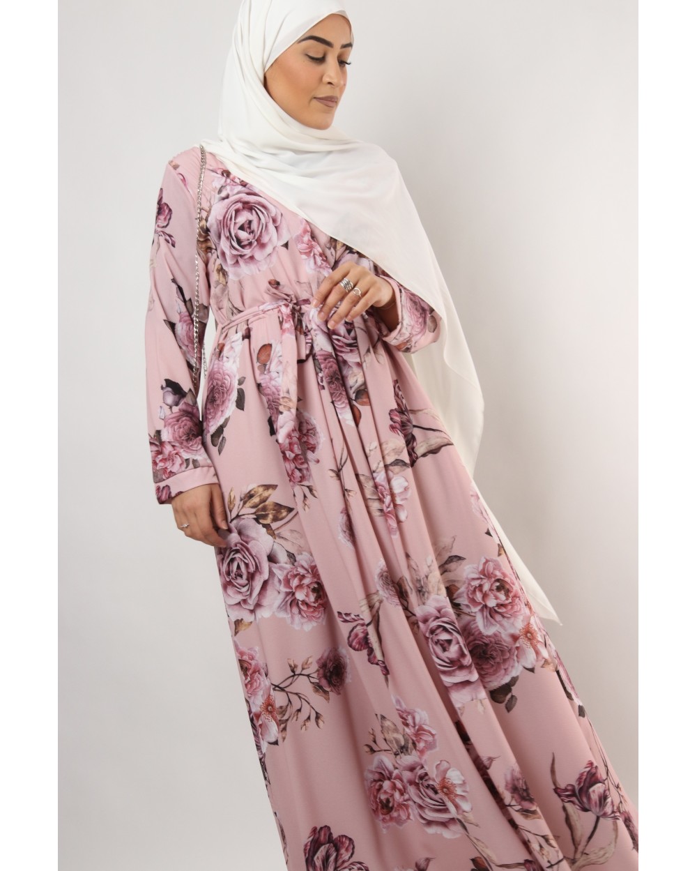 Robe cache coeur fleurie