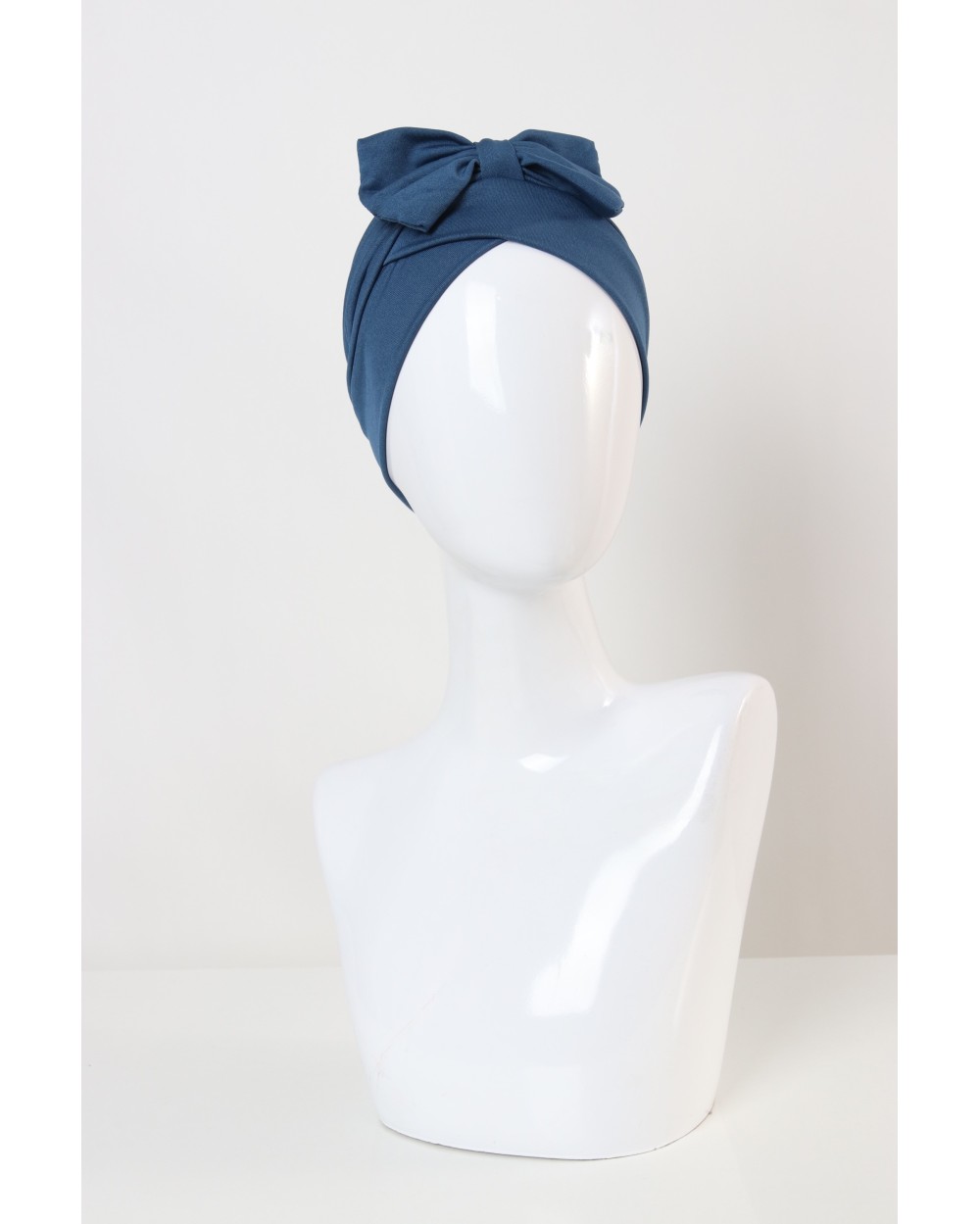 Pull-on bow tie turban
