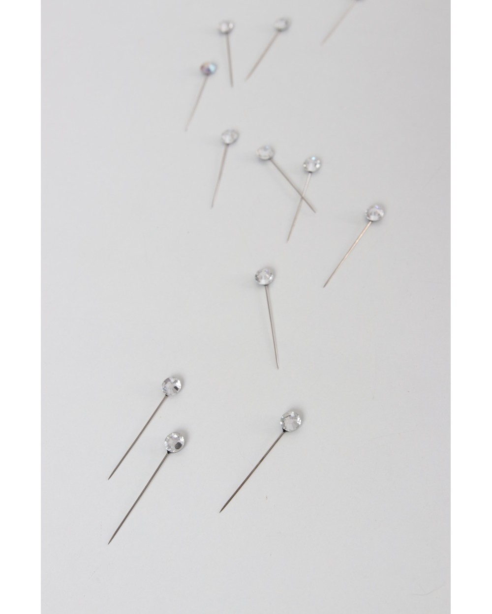 Set of 12 needles for hijab with rhinestones