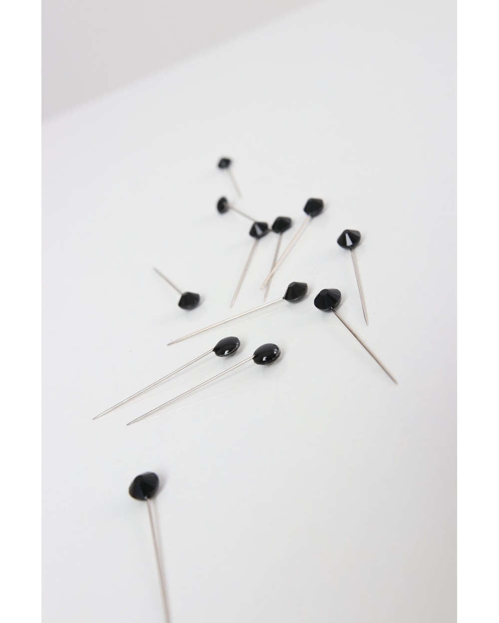 Set of 12 needles for hijab with rhinestones