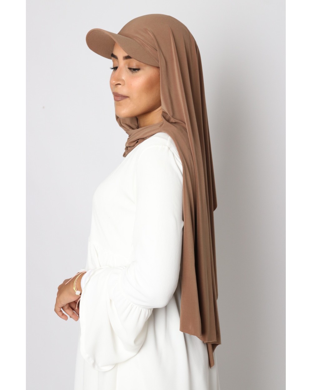 Hijab à enfiler avec casquette intégrée