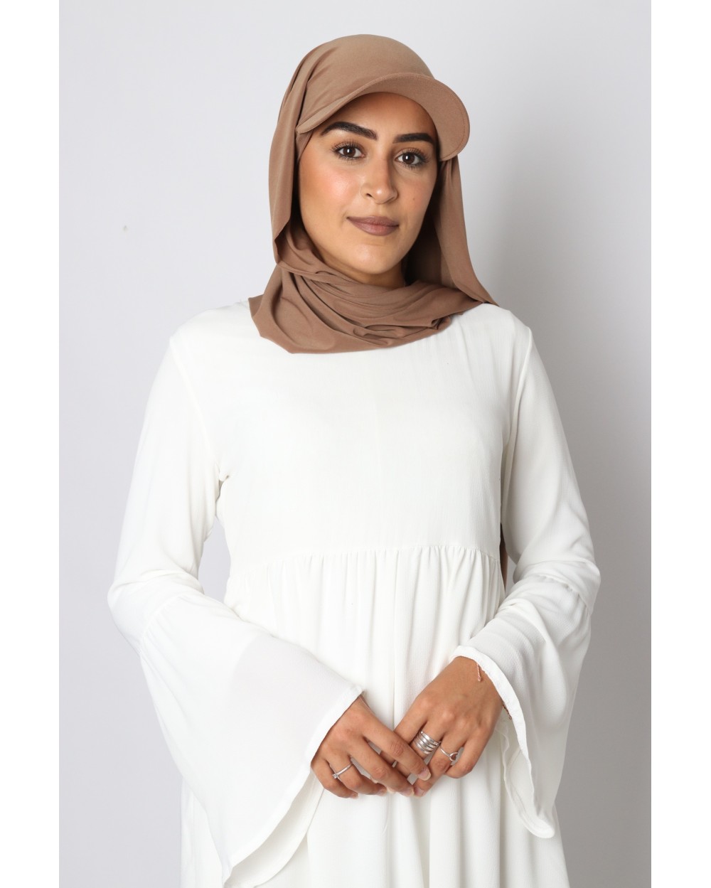 Hijab à enfiler avec casquette intégrée