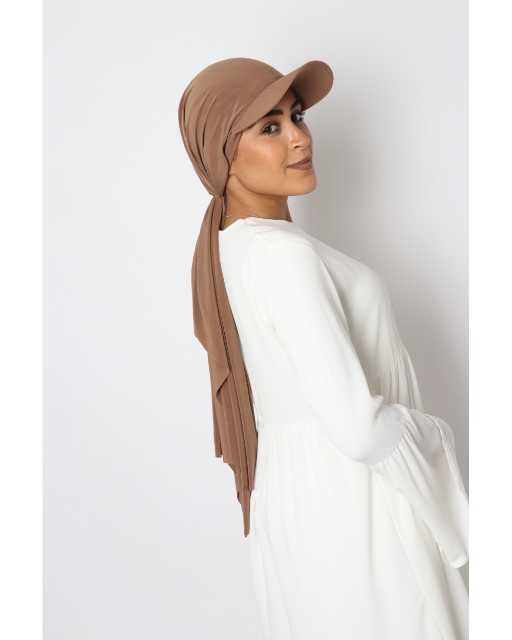 Hijab à enfiler avec casquette intégrée