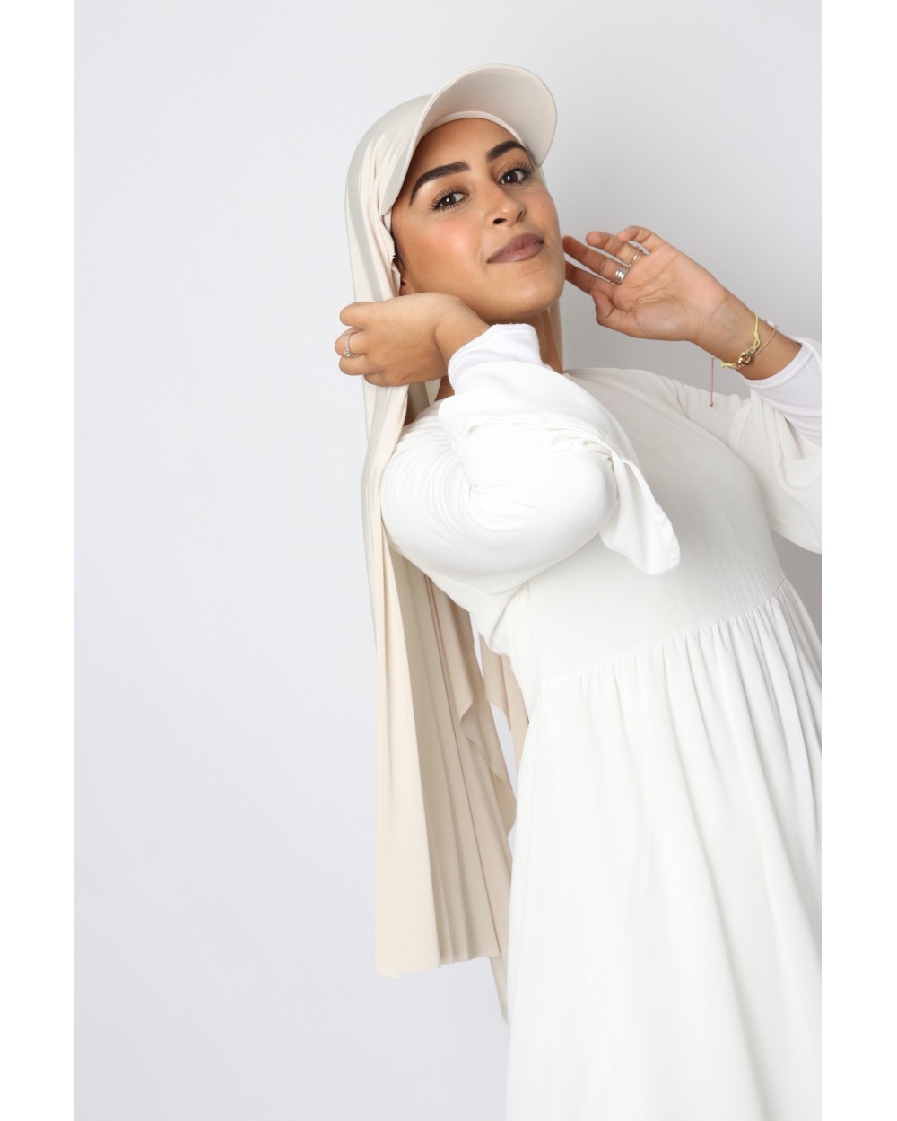 Hijab à enfiler avec casquette intégrée