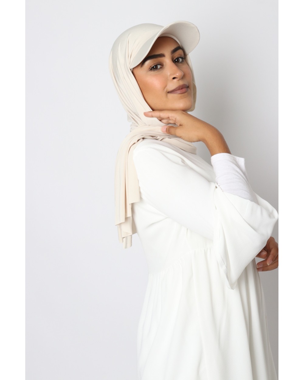 Hijab à enfiler avec casquette intégrée