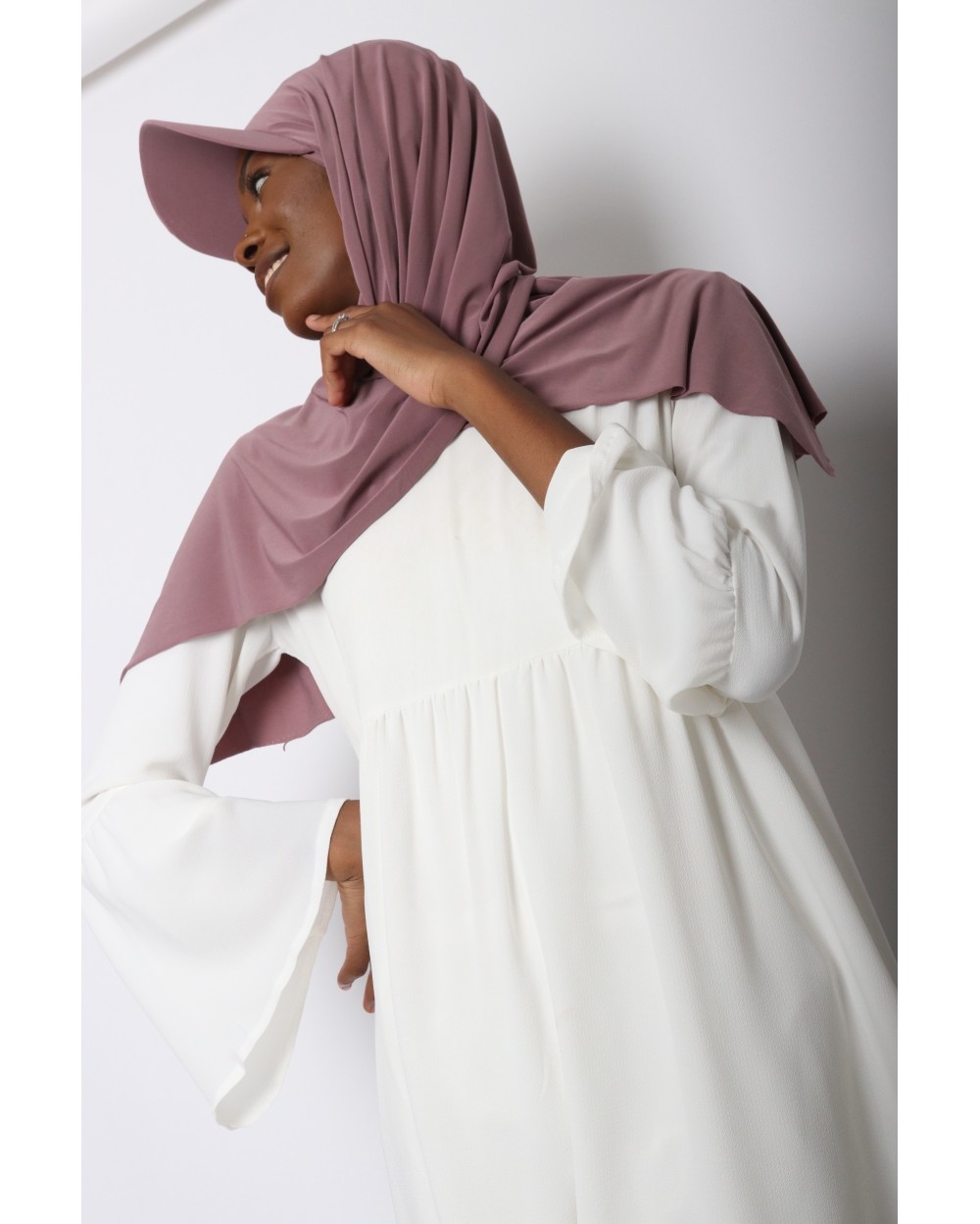 Hijab à enfiler avec casquette intégrée