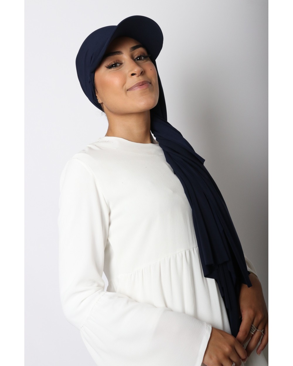 Hijab à enfiler avec casquette intégrée