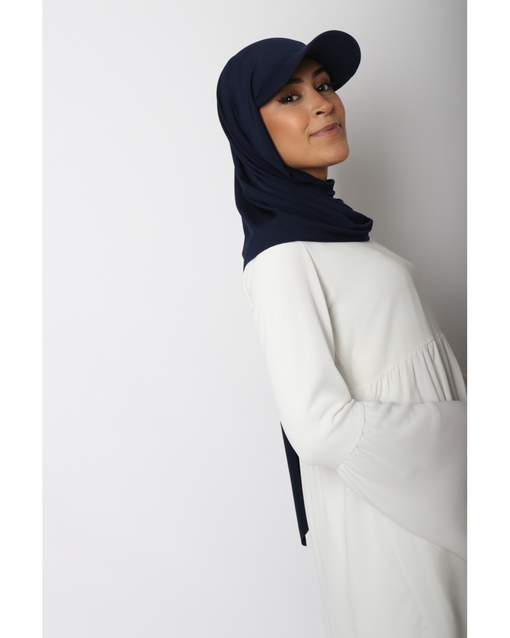 Hijab à enfiler avec casquette intégrée