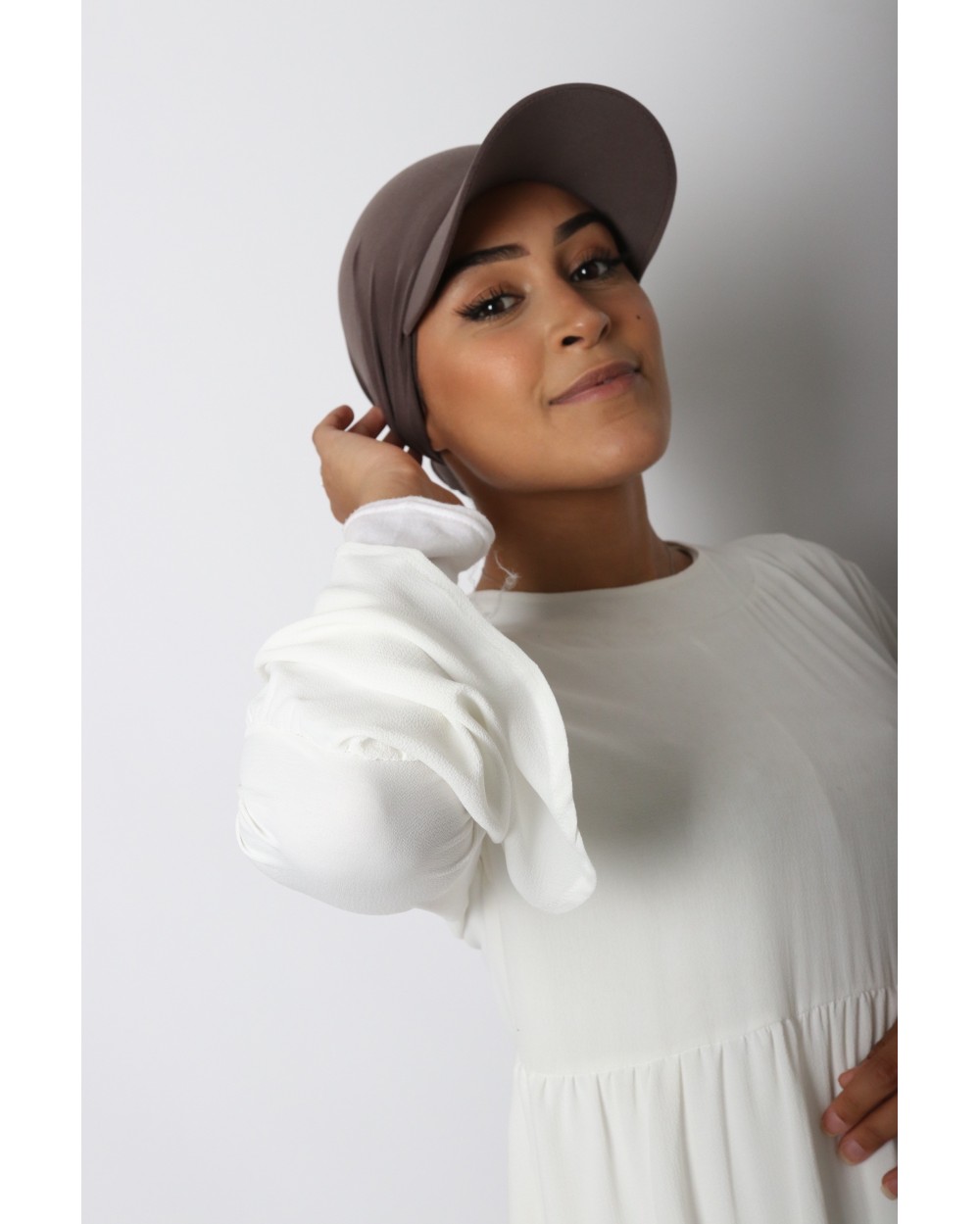 Hijab à enfiler avec casquette intégrée