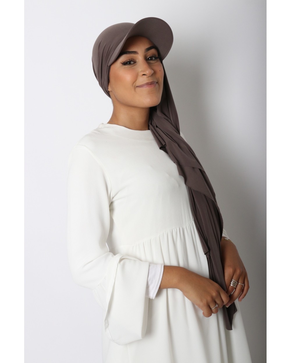 Hijab à enfiler avec casquette intégrée