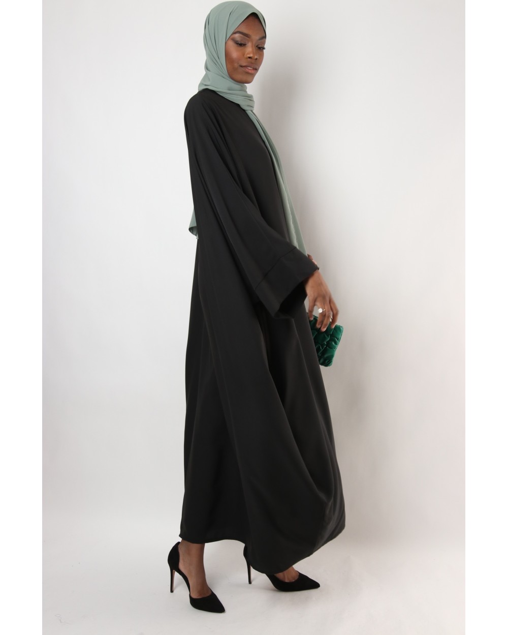 Aziria zipped butterfly abaya