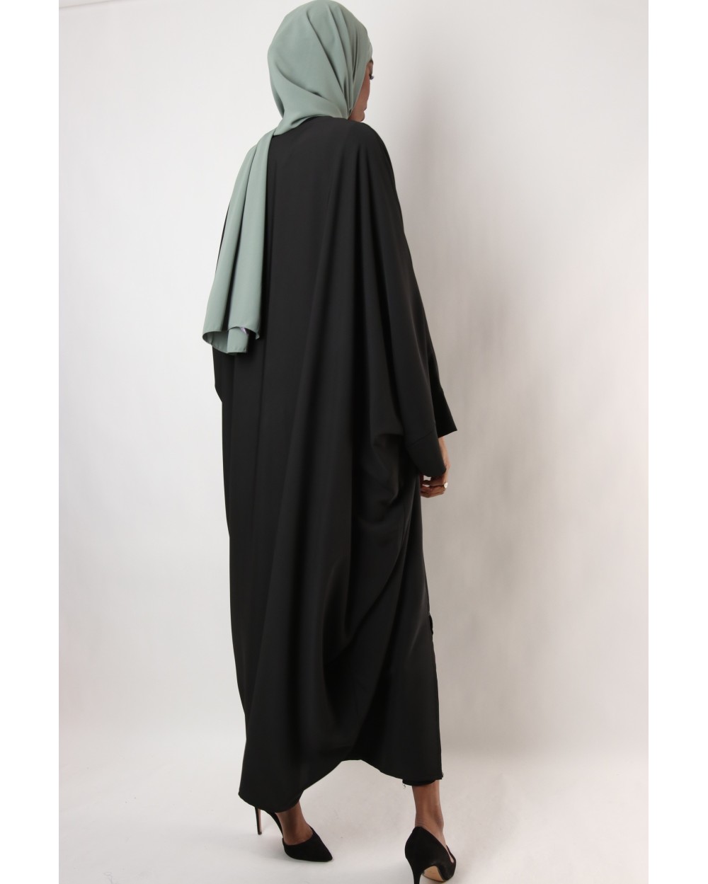Aziria zipped butterfly abaya