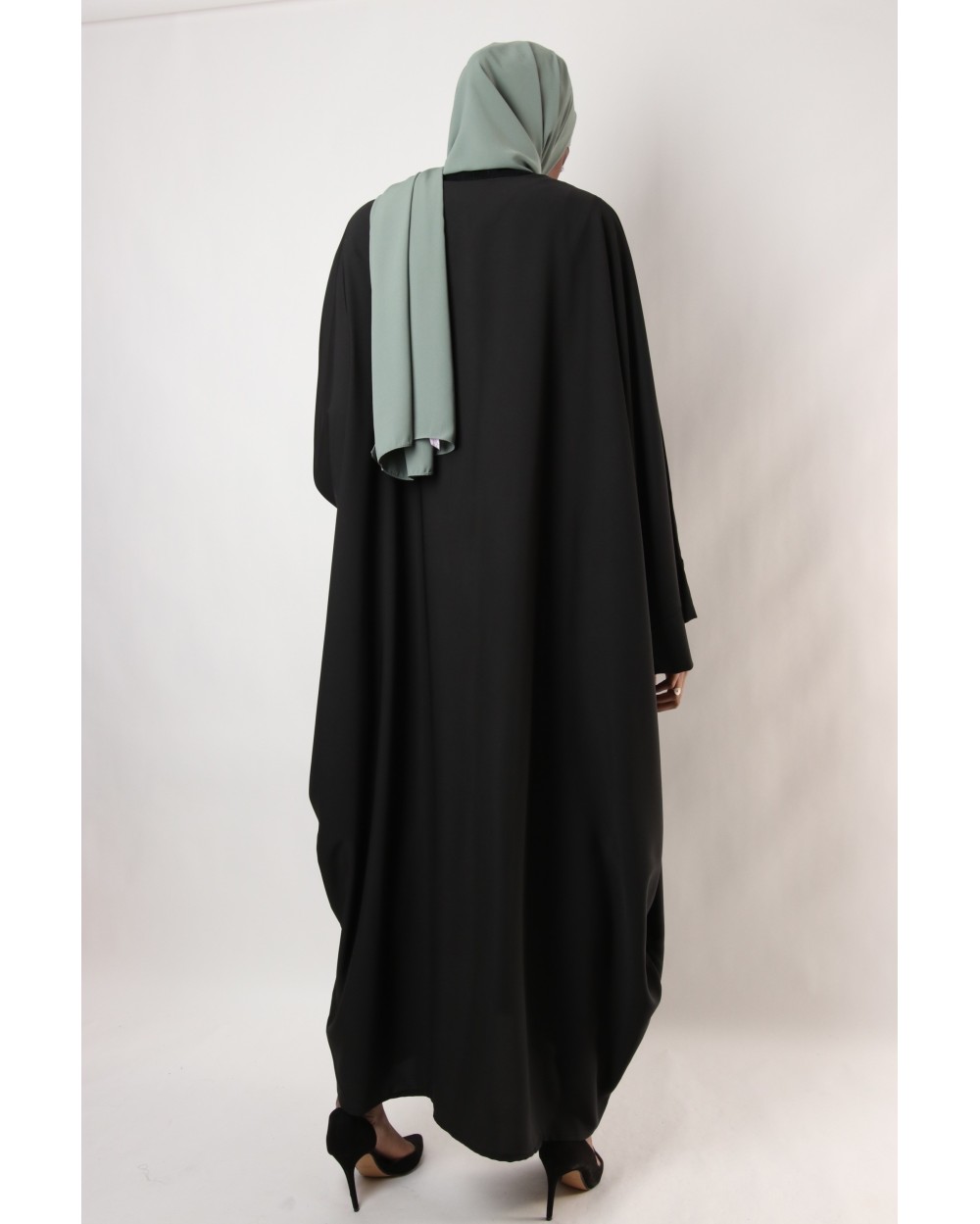 Aziria zipped butterfly abaya